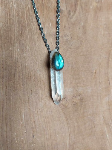 naszyjnik kryształ górski z labradorytem.jpg